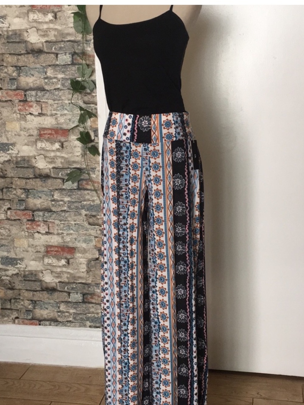 NWT SHOSHA Wide leg pull on Boho Pants ladies SZ L/XL Floral pink & blue print